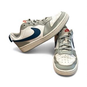 Nike Youth Sneakers | Size 6Y
